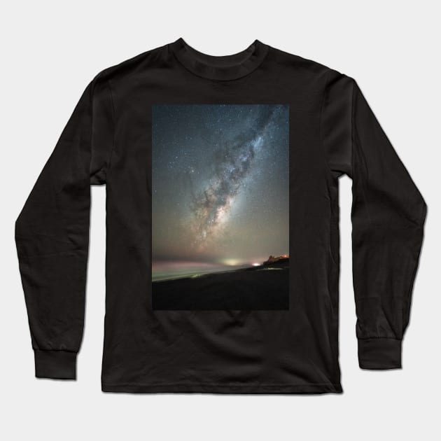 Galaxy Milky Way Photograph of its Full Beaty From The Shore of New Zealand Long Sleeve T-Shirt by Danny Wanders